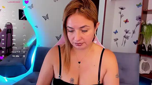 luciamature_ on StripChat