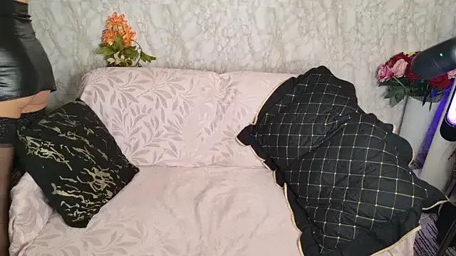 Luiza_Hammer on StripChat