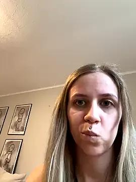 lunawolf21 on StripChat