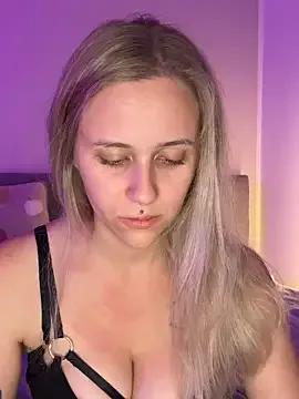 lunawolf21 on StripChat