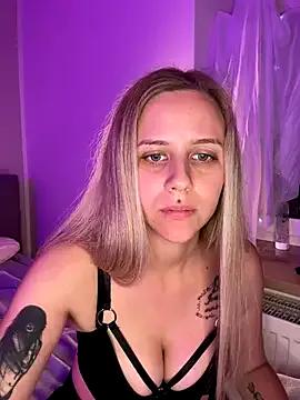 lunawolf21 on StripChat