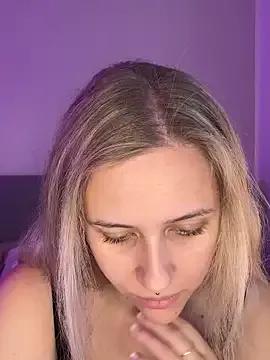 lunawolf21 on StripChat