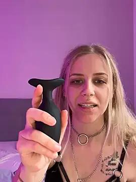 lunawolf21 on StripChat