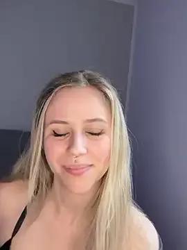 lunawolf21 on StripChat