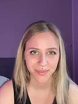 lunawolf21 on StripChat