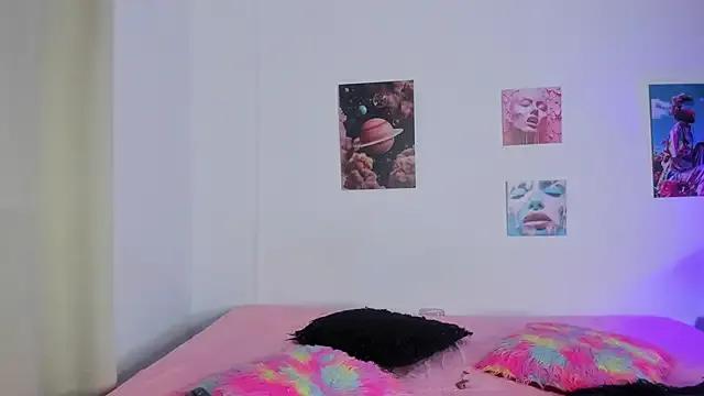 mia_purplee on StripChat