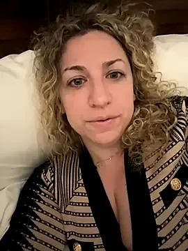 miamellycious on StripChat 