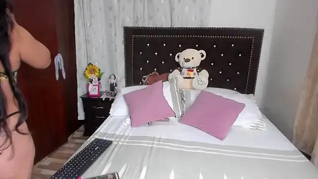 MiaMoxxy on StripChat 