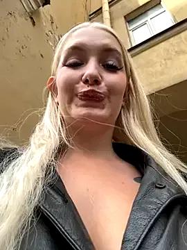 Milkyy_wway — Massage NAKED ass on public