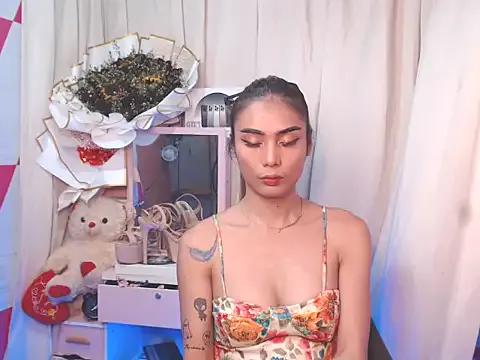 miss-rhiann on StripChat