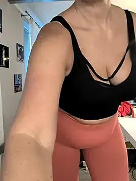 missjenn_x — RIDIND   DILDO  ON  TABLE  FROM  BEHIND