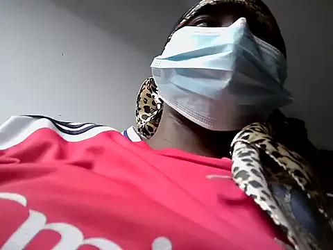 Ninah__ on StripChat