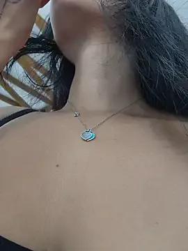 Pretty_roxxyy on StripChat