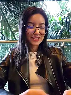 Pretty_roxxyy on StripChat