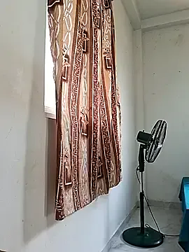 Queen_Saara on StripChat