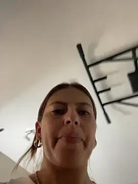 ROSE__15 on StripChat