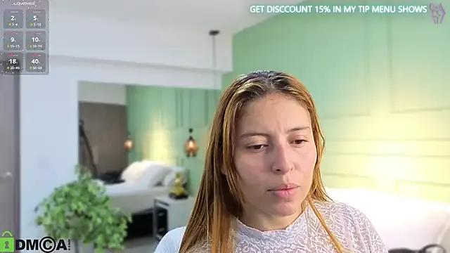 ROSE__15 on StripChat