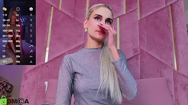 SelenaDaze on StripChat 