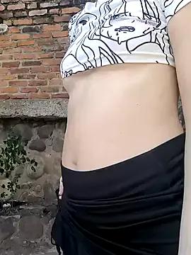 sweet_outdoor_charm on StripChat 