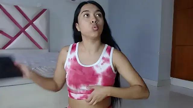 SweetLatiin_ on StripChat 