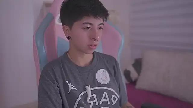 tommy_blue — Short kiss