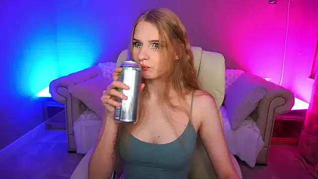 ViviAnneD on StripChat 