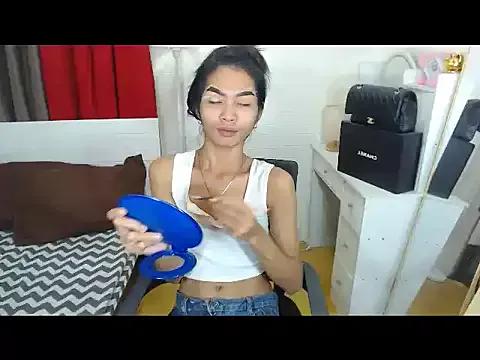 XxWildTsClaraHugeCockxX on StripChat 