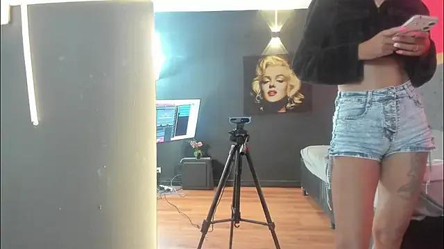 YayaHilton on StripChat 